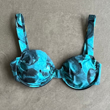 Load image into Gallery viewer, Ipanema Nights Carolina Bikini Top
