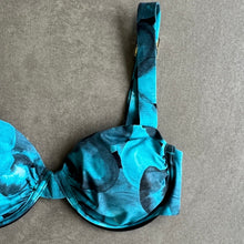 Load image into Gallery viewer, Ipanema Nights Carolina Bikini Top
