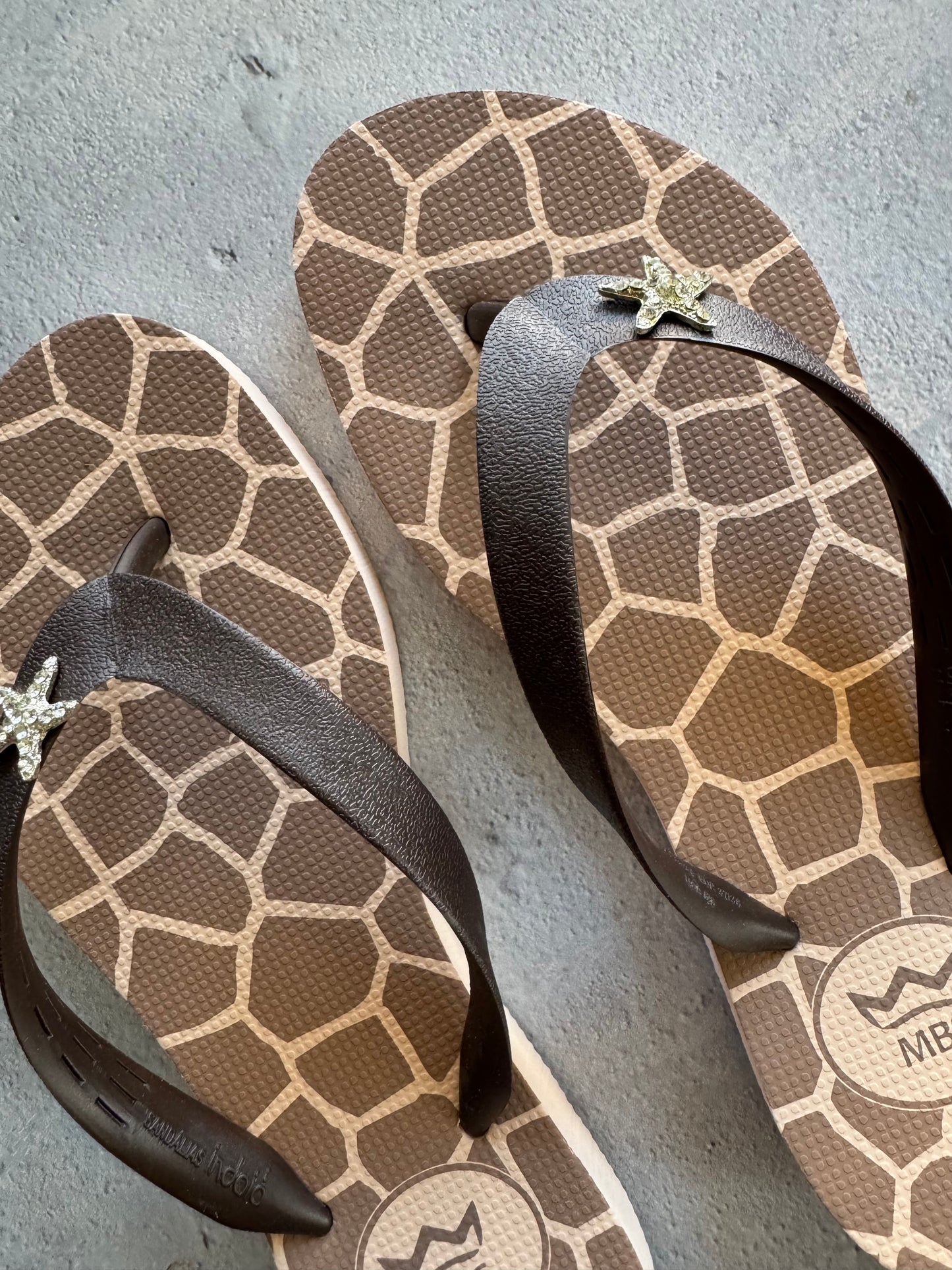 Natural Rubber Flip Flops Giraffe Print Star