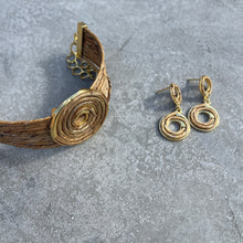 Load image into Gallery viewer, Banana Leaf Spiral Short Earring
